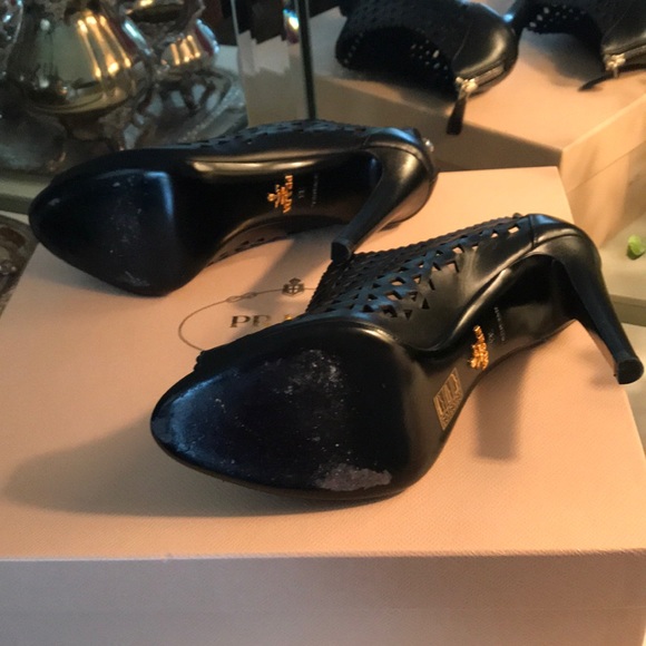 BEAUTIFUL PRADA CUT OUT BOOTIES. - Picture 4 of 8
